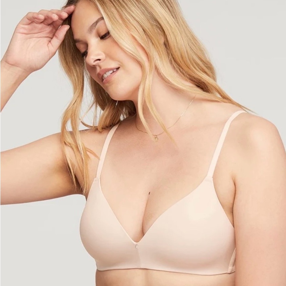 NWT comfy wire free T-shirt bra by Montelle Intimates